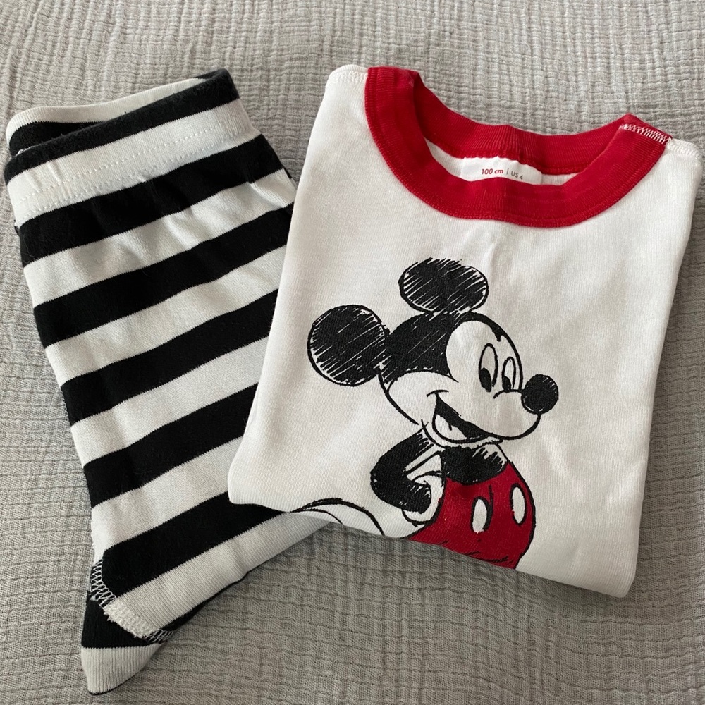 Hanna Anderson Pjs size 100 (4)